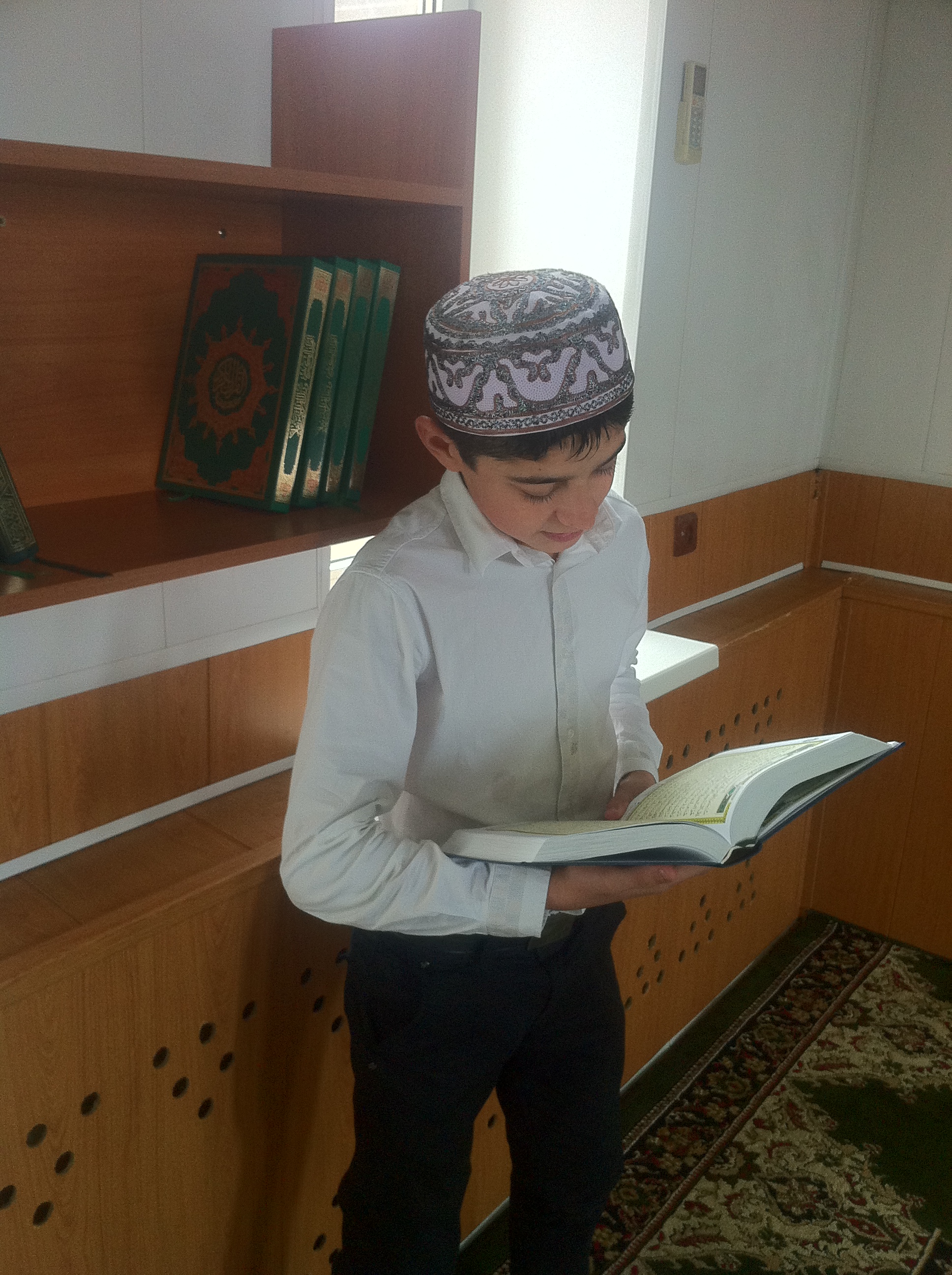 Я Нукаев Ильяс родился 12 мая 2001 года. Учусь в Горячеисточненской школе, в 8 классе. В семье я старший . В свободное время читаю Коран , хожу в Медресе. Я очень спокойный, веселый, любознательный, терпеливый. Отвечаю за ДНВ.